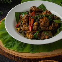 คั่วไก่บ้านใบกระเพรา