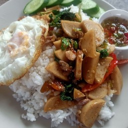 กระเพาหมูยอ +ไข่ดาว