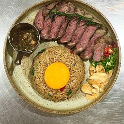 ข้าวคลุกกะเพราเนื้อพิคานย่าออสเตรเลีย