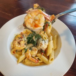 เพนเน่สไปซีกุ้งชีทเดย์ซอส