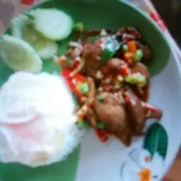 ข้าวราดกระเพาตับหมู
