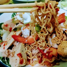 ยำมาม่ารวม+ทะเล