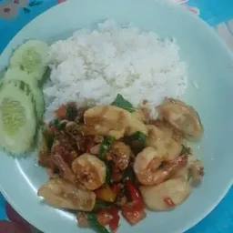กระเพารวมมิตรราดข้าว