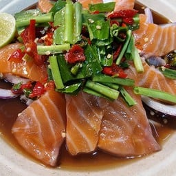ยำแซลม่อน ( ลดจากราคา 235 เหลือ 195 )