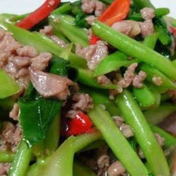 ผัดคะน้าหมูสับราดข้าว$