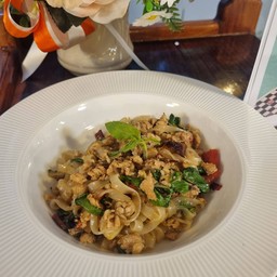 เส้นจันทน์ผัดขี้เมาหมูสับ