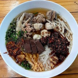 ก๋วยจั๊บจัมโบ้