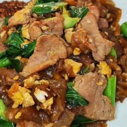 เส้นใหญ่ผัดซีอิ๊วหมู$