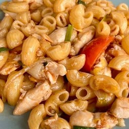 มักกะโรนีไก่ + ไส้กรอก