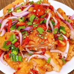 ยำไก่ทอดกรอบ(แยกน้ำยำให้ค่ะ)