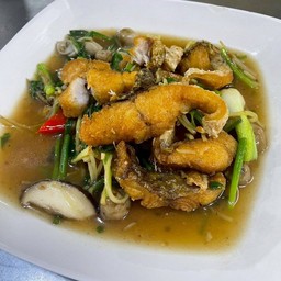 ปลากะพงผัดขึ้นฉ่าย