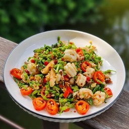 กุ้งดอกขจรผัดพริกกระเทียม