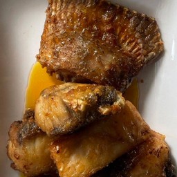 ปลาพงทอด กระเที่ยม ราดข้าว