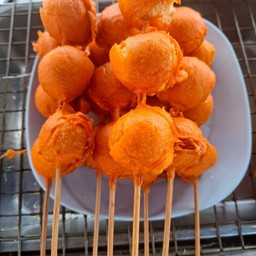 ลูกชิ้นปลาชุบแป้งทอด