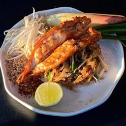 ผัดไทยกุ้งแม่น้ำ