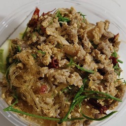 ผัดวุ้นเส้นชะอมไข่เนื้อสับ