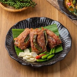 แหนมหมูใบตองทอด
