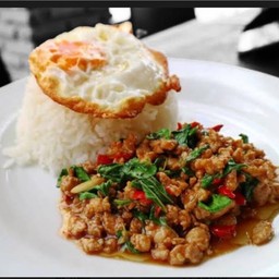 ข้าวกระเพราหมู/ไก่