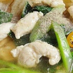 ราดหน้าไก่เส้นใหญ่$