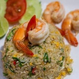 ข้าวผัดกุ้งใส่ชะอม