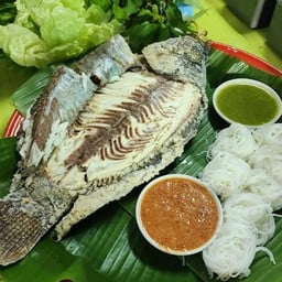 ไส้กรอกอีสาน , แหนมเนือง by ร้านลุงหนุ่ม