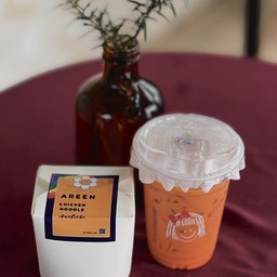 ชาไทย+เส้นหมี่ไก่ฉีก ลดพิเศษ!