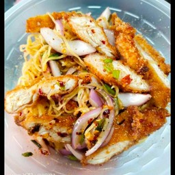 ยำบะหมี่ไก่แซ่บ