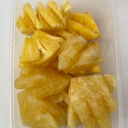 Fresh fruit by เจ๊น้อย - ผลไม้สดหน้าสตรีวิทยา 30 ปี