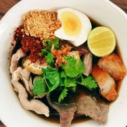 ก๋วยจั๊บต้มยำพิเศษมะนาว