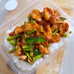 หมูผัดพริกเเกงราดข้าว