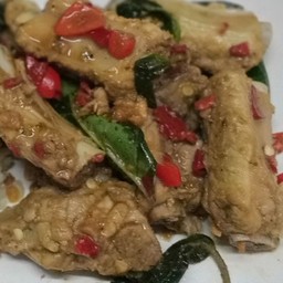 กะเพราซี่โครงหมู