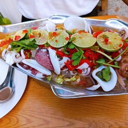 ปลาหมึกนึ่งมะนาว