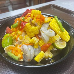 ตำข้าวโพดไข่เค็มกุ้งสด