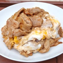 ข้าวไข่ขยี้หมูชิ้น