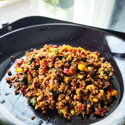 กะเพราหมูสับคั่วแห้ง (กับข้าว)