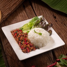 ข้าวผัดกระเพราพริกแห้ง