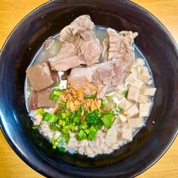 ก๋วยจั๊บโคตรอุบล & ข้าวไก่ทอดน้ำปลา