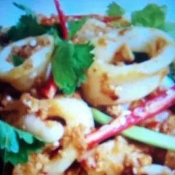 ปลาหมึกผัดผงกะหรี่