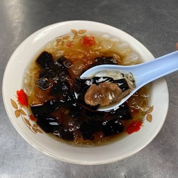 เฉาก๊วยน้ำลำไย