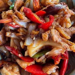 ผัดพริกหมู ราดข้าว