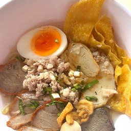 ก๋วยเตี๋ยวสุโขทัย(น้ำใส)+ไข่เป็ดครึ่งฟอง