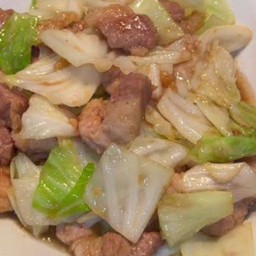 กะหล่ำปลีผัดหมูชิ้นราดข้าว$