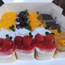 เซ็ตวันเกิด 20 ชิ้น (ฟรี!! เทียน+ป้ายปักเค้ก+การ์ด)