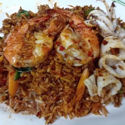 ข้าวผัดต้มยำทะเล