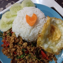 ผัดกะเพาหมูสับ-หมูชิ้น +ไข่ดาว