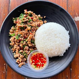 ข้าวหน้ากะเพราหมูสับ