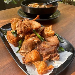 ไก่ทอดเกลือ (ไก่ลูกผสม)