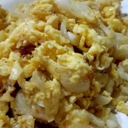 อกไก่ผัดไข่กระเทียมดอง ราดข้าว@