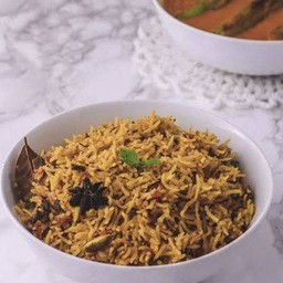 ข้าวหมกไก่กับไก่ทอดกรอบ BIRYANI WITH CRISPY FRIED CHICKEN