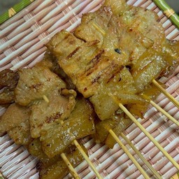 หมูปิ้งสูตรโบราณ พร้อมน้ำจิ้มซีฟู๊ด